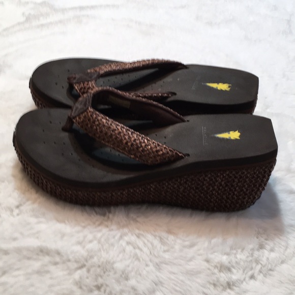 Volatile flip flops size 9